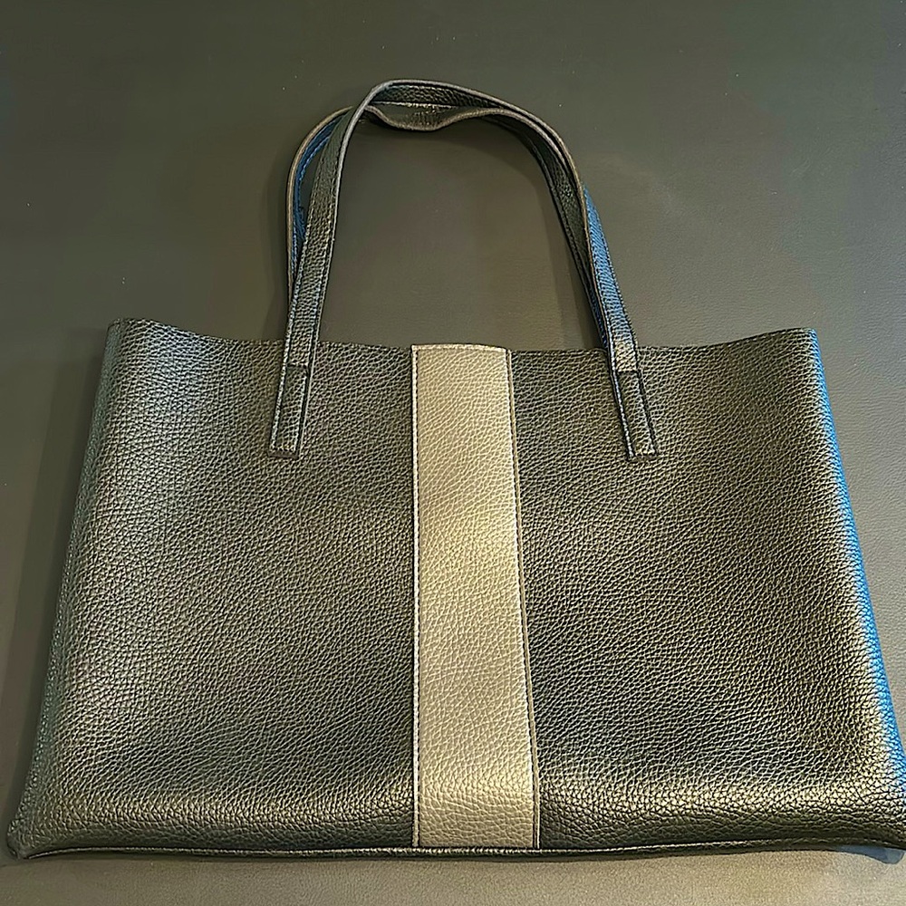 Vince Camuto shoulder bag.